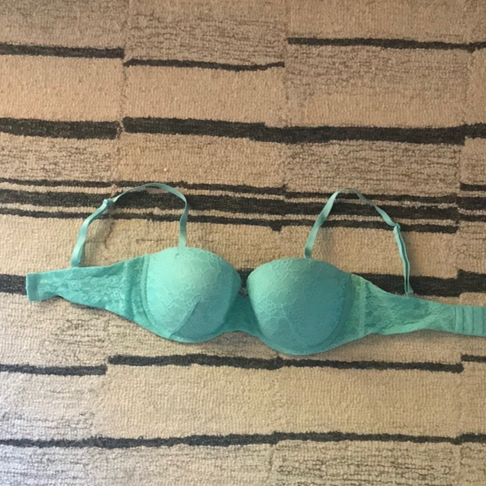 Victoria’s Secret convertible bra 36D